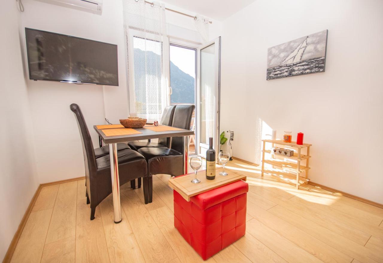 Apartmani Mrsic Risan Eksteriør bilde