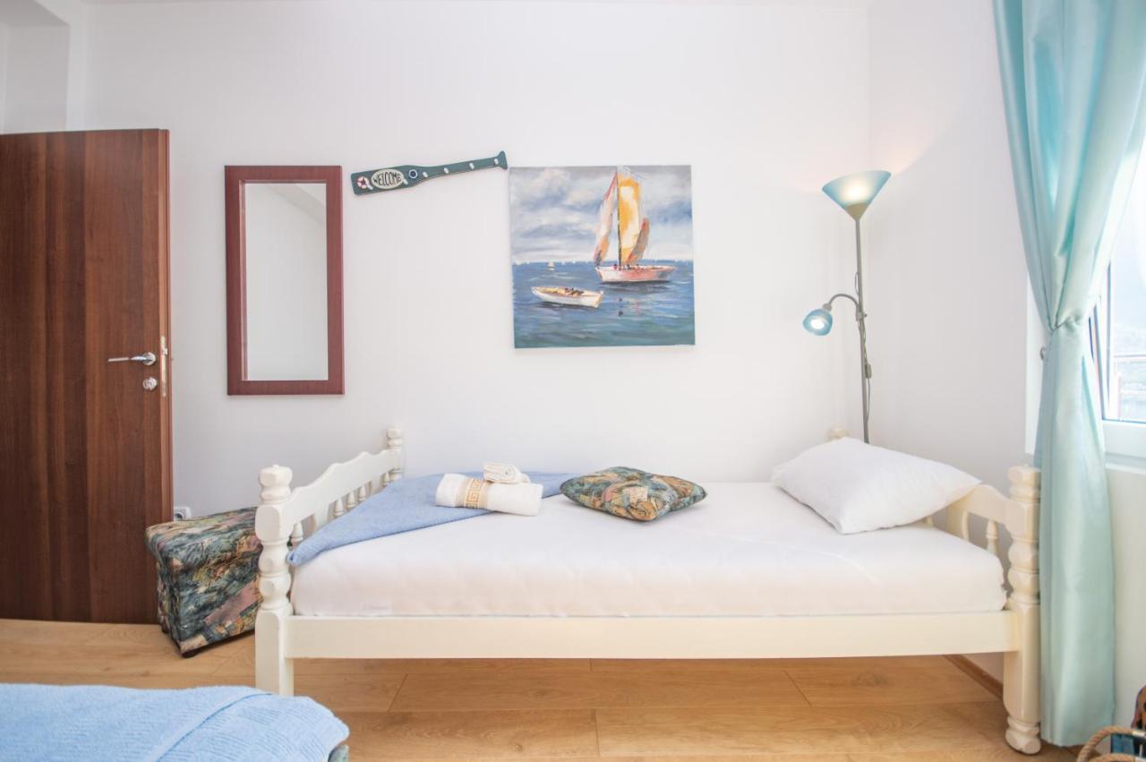 Apartmani Mrsic Risan Eksteriør bilde
